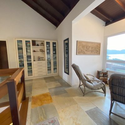 Casa Residencial com 316m², 7 quartos, 4 suítes, 2 garagens, no bairro Armação Do Pântano Do Sul em Florianópolis