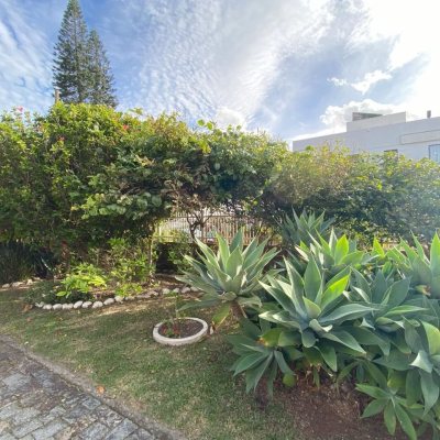 Casa Residencial com 316m², 7 quartos, 4 suítes, 2 garagens, no bairro Armação Do Pântano Do Sul em Florianópolis