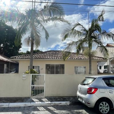 Casa Residencial com 80m², 2 quartos, 1 garagem, no bairro Ingleses do Rio Vermelho em Florianópolis