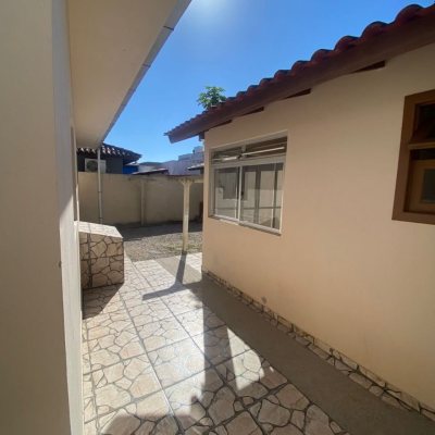 Casa Residencial com 80m², 2 quartos, 1 garagem, no bairro Ingleses do Rio Vermelho em Florianópolis