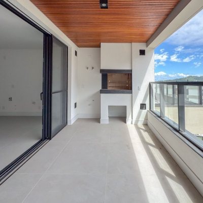 Apartamentos com 134m², 3 quartos, 3 suítes, 2 garagens, no bairro João Paulo em Florianópolis