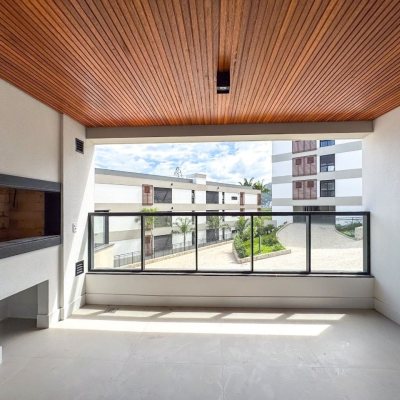 Apartamentos com 166m², 3 quartos, 3 suítes, 3 garagens, no bairro João Paulo em Florianópolis