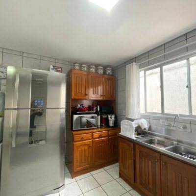 Casa Residencial com 210m², 3 quartos, 2 suítes, 3 garagens, no bairro Ingleses do Rio Vermelho em Florianópolis
