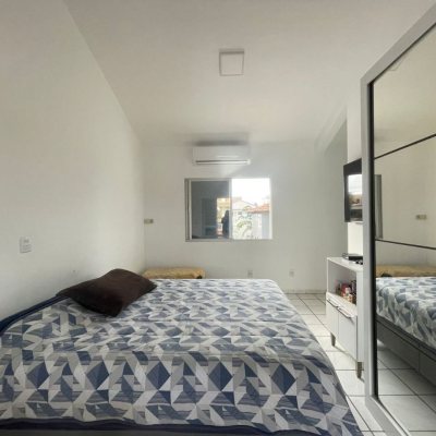 Casa Residencial com 210m², 3 quartos, 2 suítes, 3 garagens, no bairro Ingleses do Rio Vermelho em Florianópolis