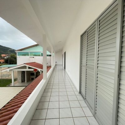 Casa Residencial com 210m², 3 quartos, 2 suítes, 3 garagens, no bairro Ingleses do Rio Vermelho em Florianópolis