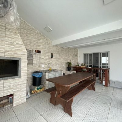 Casa Residencial com 210m², 3 quartos, 2 suítes, 3 garagens, no bairro Ingleses do Rio Vermelho em Florianópolis