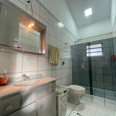 Casa Residencial com 210m², 3 quartos, 2 suítes, 3 garagens, no bairro Ingleses do Rio Vermelho em Florianópolis