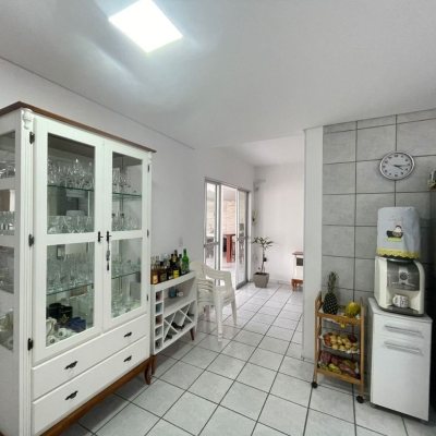 Casa Residencial com 210m², 3 quartos, 2 suítes, 3 garagens, no bairro Ingleses do Rio Vermelho em Florianópolis