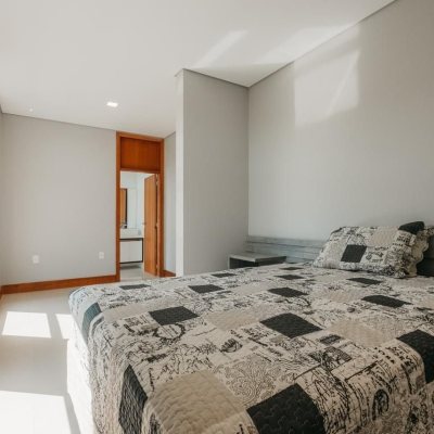 Casa em Condomínio com 287m², 4 quartos, 4 suítes, 2 garagens, no bairro Vargem Grande em Florianópolis