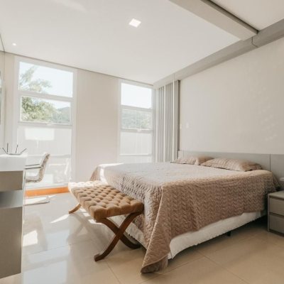 Casa em Condomínio com 287m², 4 quartos, 4 suítes, 2 garagens, no bairro Vargem Grande em Florianópolis