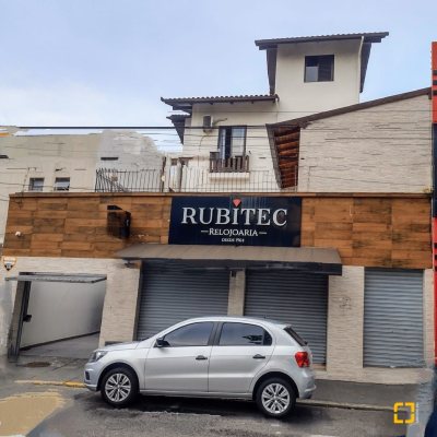 Casa Residencial/Comercial com 326m², 7 garagens, no bairro Estreito em Florianópolis