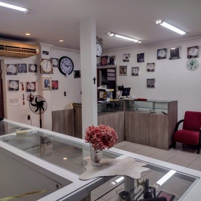 Casa Residencial/Comercial com 326m², 7 garagens, no bairro Estreito em Florianópolis