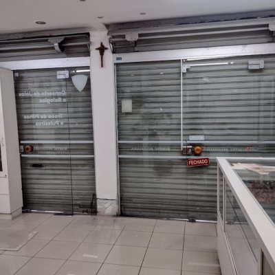 Casa Residencial/Comercial com 326m², 7 garagens, no bairro Estreito em Florianópolis