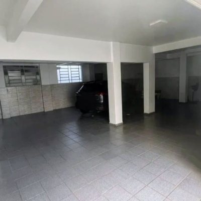 Casa Residencial/Comercial com 326m², 7 garagens, no bairro Estreito em Florianópolis