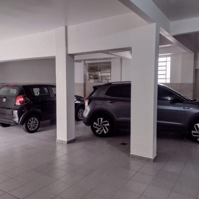 Casa Residencial/Comercial com 326m², 7 garagens, no bairro Estreito em Florianópolis