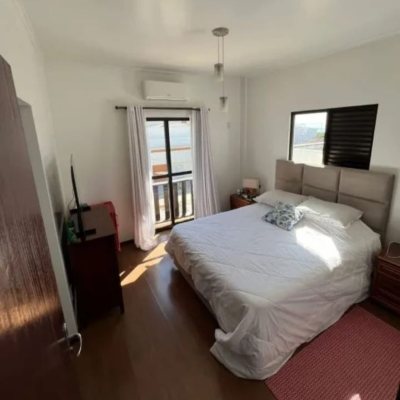 Casa Residencial/Comercial com 326m², 7 garagens, no bairro Estreito em Florianópolis