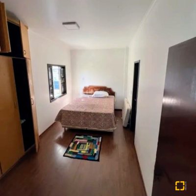 Casa Residencial/Comercial com 326m², 7 garagens, no bairro Estreito em Florianópolis