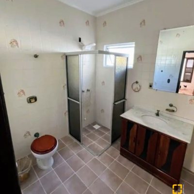 Casa Residencial/Comercial com 326m², 7 garagens, no bairro Estreito em Florianópolis