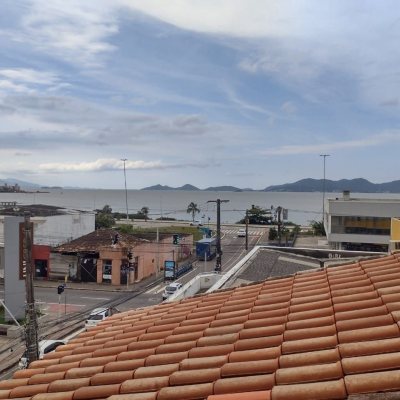 Casa Residencial/Comercial com 326m², 7 garagens, no bairro Estreito em Florianópolis