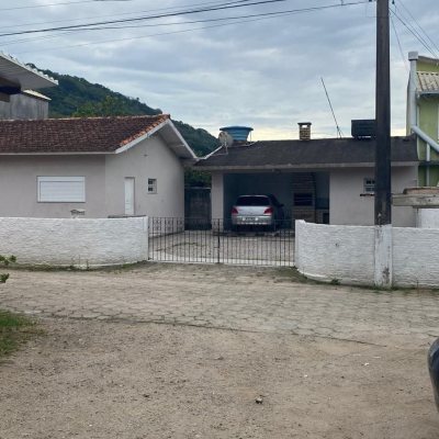 Casa Residencial com 105m², 4 quartos, 4 garagens, no bairro Armação do Pantano do Sul em Florianópolis