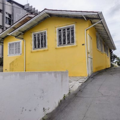 Casa Residencial com 169m², 3 quartos, 1 suíte, 2 garagens, no bairro Capoeiras em Florianópolis