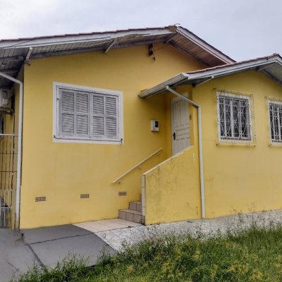 Casa Residencial com 169m², 3 quartos, 1 suíte, 2 garagens, no bairro Capoeiras em Florianópolis