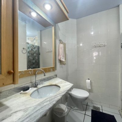 Cobertura com 216m², 4 quartos, 3 suítes, 2 garagens, no bairro Ingleses do Rio Vermelho em Florianópolis