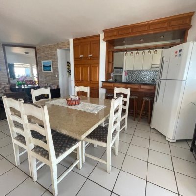 Cobertura com 216m², 4 quartos, 3 suítes, 2 garagens, no bairro Ingleses do Rio Vermelho em Florianópolis