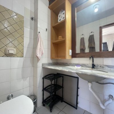 Cobertura com 216m², 4 quartos, 3 suítes, 2 garagens, no bairro Ingleses do Rio Vermelho em Florianópolis