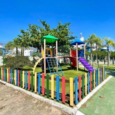 Cobertura com 216m², 4 quartos, 3 suítes, 2 garagens, no bairro Ingleses do Rio Vermelho em Florianópolis