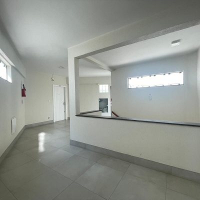 Cobertura com 216m², 4 quartos, 3 suítes, 2 garagens, no bairro Ingleses do Rio Vermelho em Florianópolis