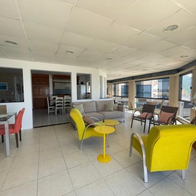 Cobertura com 216m², 4 quartos, 3 suítes, 2 garagens, no bairro Ingleses do Rio Vermelho em Florianópolis