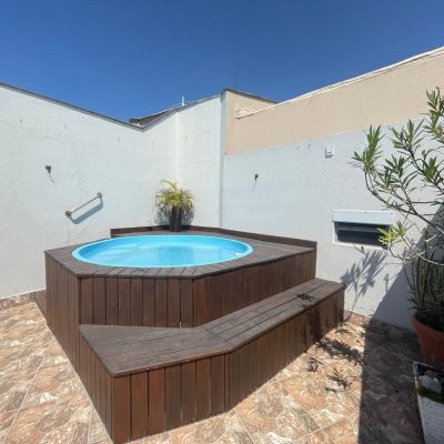 Cobertura com 216m², 4 quartos, 3 suítes, 2 garagens, no bairro Ingleses do Rio Vermelho em Florianópolis