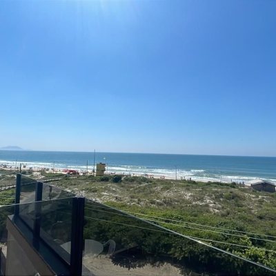 Cobertura com 216m², 4 quartos, 3 suítes, 2 garagens, no bairro Ingleses do Rio Vermelho em Florianópolis