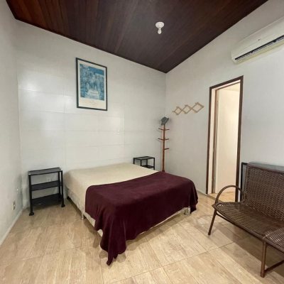 Cobertura com 216m², 4 quartos, 3 suítes, 2 garagens, no bairro Ingleses do Rio Vermelho em Florianópolis