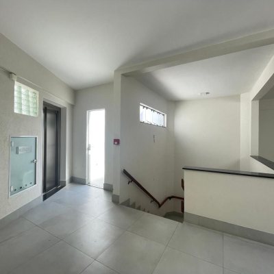 Cobertura com 216m², 4 quartos, 3 suítes, 2 garagens, no bairro Ingleses do Rio Vermelho em Florianópolis