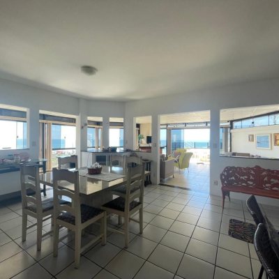 Cobertura com 216m², 4 quartos, 3 suítes, 2 garagens, no bairro Ingleses do Rio Vermelho em Florianópolis