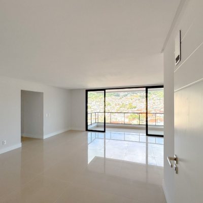 Apartamentos com 123m², 3 quartos, 2 suítes, 2 garagens, no bairro Agronômica em Florianópolis