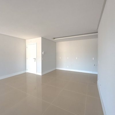 Apartamentos com 123m², 3 quartos, 2 suítes, 2 garagens, no bairro Agronômica em Florianópolis