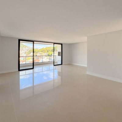 Apartamentos com 123m², 3 quartos, 2 suítes, 2 garagens, no bairro Agronômica em Florianópolis