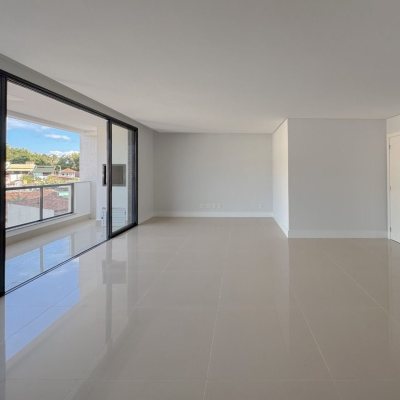 Apartamentos com 123m², 3 quartos, 2 suítes, 2 garagens, no bairro Agronômica em Florianópolis