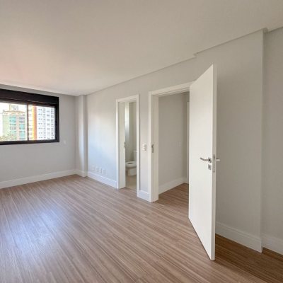 Apartamentos com 123m², 3 quartos, 2 suítes, 2 garagens, no bairro Agronômica em Florianópolis