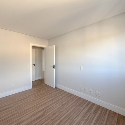 Apartamentos com 123m², 3 quartos, 2 suítes, 2 garagens, no bairro Agronômica em Florianópolis