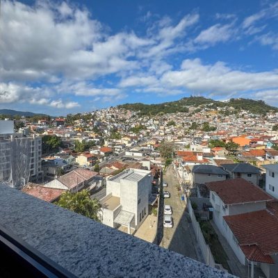 Apartamentos com 123m², 3 quartos, 2 suítes, 2 garagens, no bairro Agronômica em Florianópolis