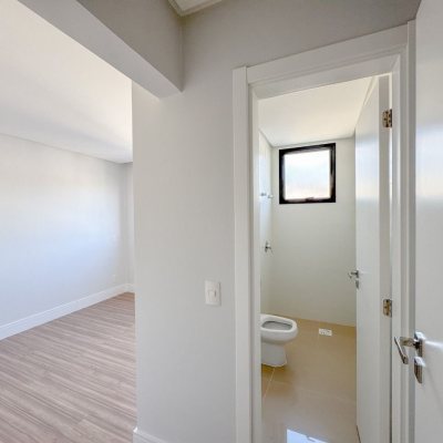 Apartamentos com 123m², 3 quartos, 2 suítes, 2 garagens, no bairro Agronômica em Florianópolis