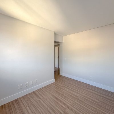 Apartamentos com 123m², 3 quartos, 2 suítes, 2 garagens, no bairro Agronômica em Florianópolis