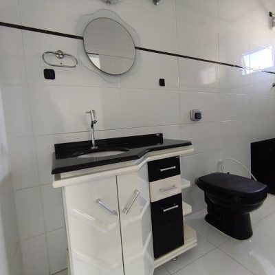 Casa Residencial com 190m², 4 quartos, 1 suíte, 4 garagens, no bairro Campeche em Florianópolis