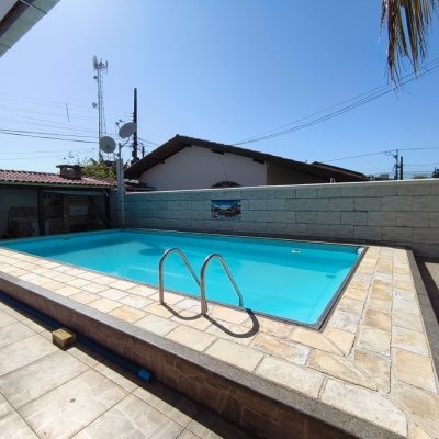 Casa Residencial com 190m², 4 quartos, 1 suíte, 4 garagens, no bairro Campeche em Florianópolis