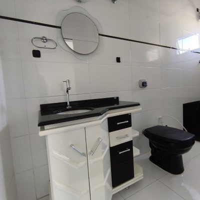 Casa Residencial com 190m², 4 quartos, 1 suíte, 4 garagens, no bairro Campeche em Florianópolis