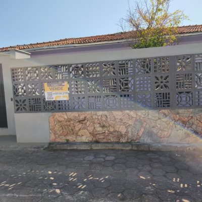 Casa Residencial com 190m², 4 quartos, 1 suíte, 4 garagens, no bairro Campeche em Florianópolis